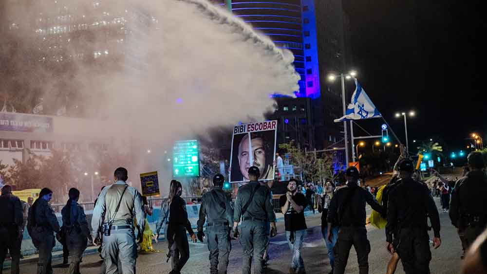Bei einer Demonstration gegen die Regierung setzt die Polizei in Tel Aviv Wasserwerfer ein