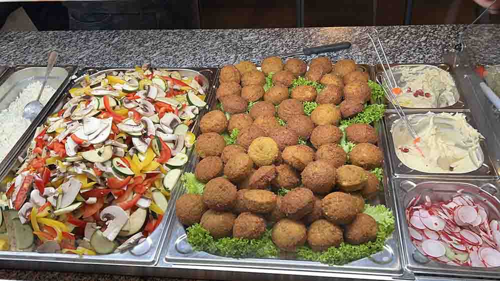So sieht die Theke im Original Berliner-Döner in Nürnberg aus