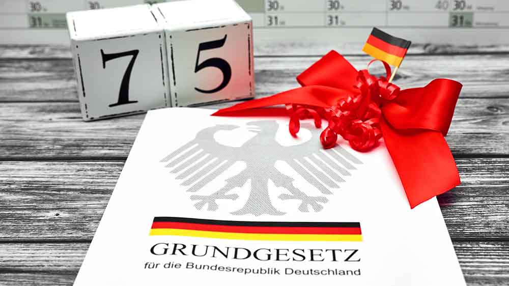 Das Grundgesetz, einer der Pfeiler der deutschen Demokratie, feiert Geburtstag