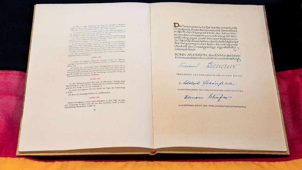 Weg der Demokratie: Das Grundgesetz (Verfassung) der Bundesrepublik Deutschland