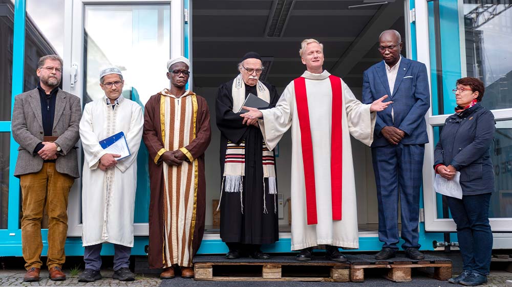 Image - Da kann nur noch Gott helfen – oder?