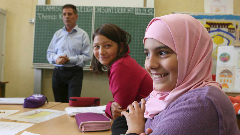 Zugewanderte Kinder mit einem deutschen Pass haben bessere Bildungschancen, sagt eine Studie