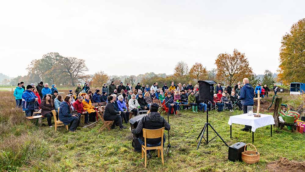 Zweimal im Jahr gibt es ein Pflanzfest Im Jakob-Wald