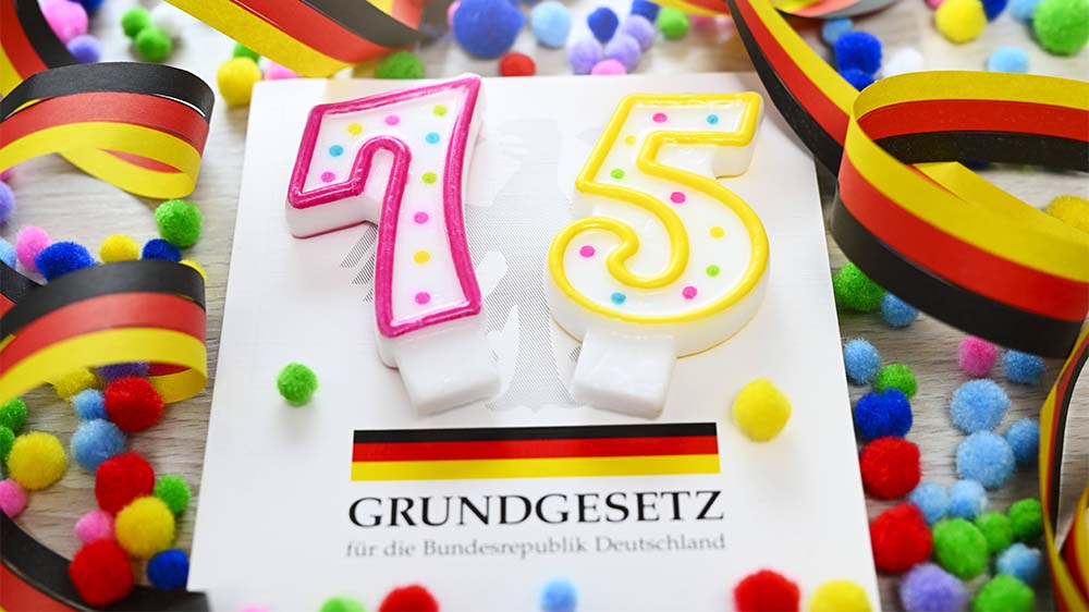 75 Jahre deutsche Verfassung: Wie lässt sich das Grundgesetz schützen? Unser Autor sucht Antworten