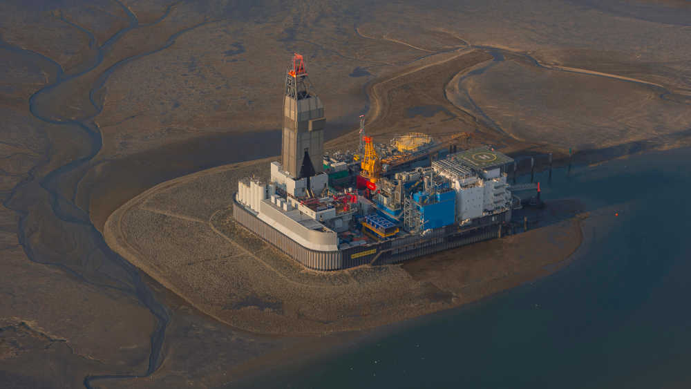 Die Bohr- und Förderinsel Mittelplate vor Friedrichskoog