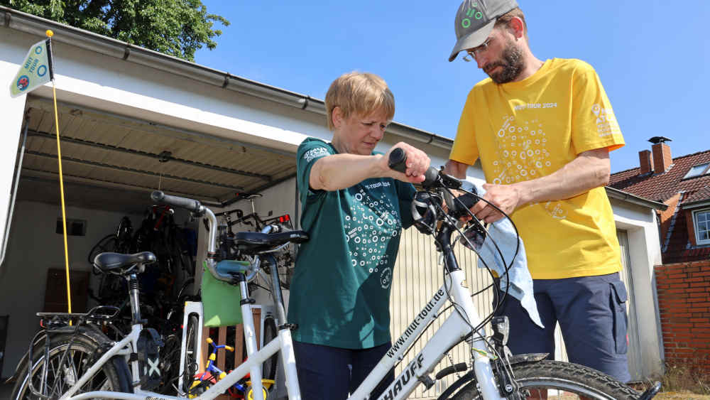 In mehreren Sechserteams geht es bei der "Mut-Tour" auf 3.800 Kilometern quer durch Deutschland