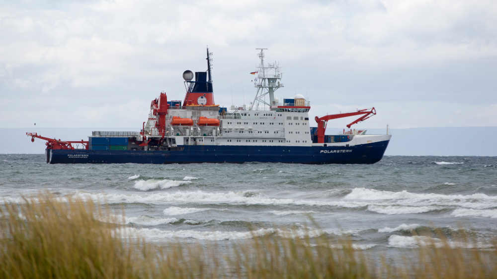 Der deutsche Forschungseisbrecher "Polarstern" vom Alfred-Wegener-Institut für Polar- und Meeresforschung