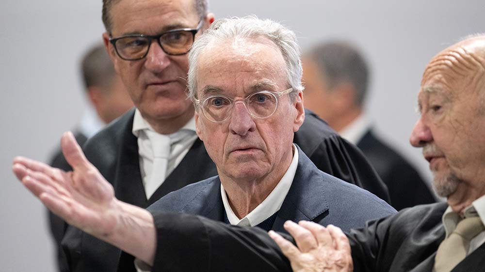 Heinrich XIII. Prinz Reuß steht wegen Terrorverdachts in Frankfurt vor Gericht