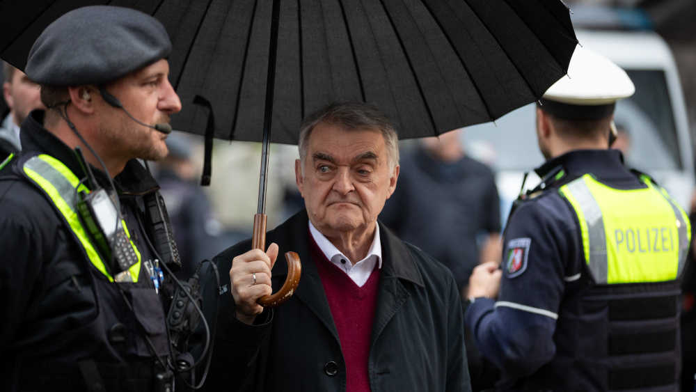 NRW-Innenminister Reul will keinen grundsätzlichen Polizeischutz im Wahlkampf