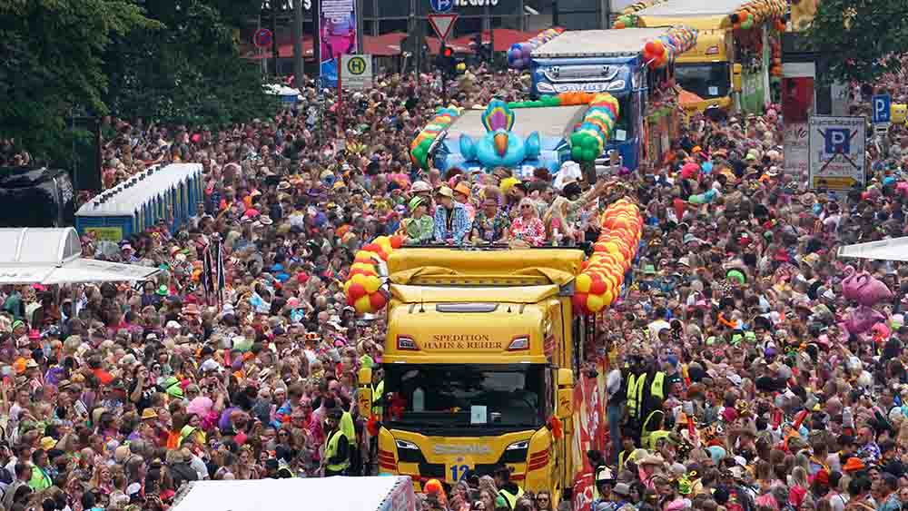 Image - Ausländerfeindliche Parolen auf Hamburger Schlagermove