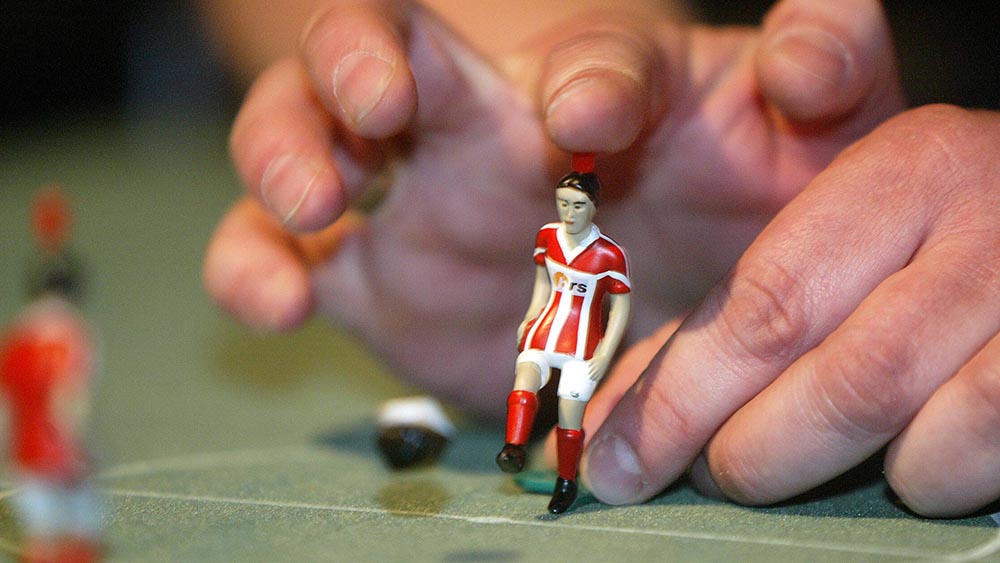 Image - Zwei Männlein und ein eckiger Ball: Tipp-Kick feiert Jubiläum