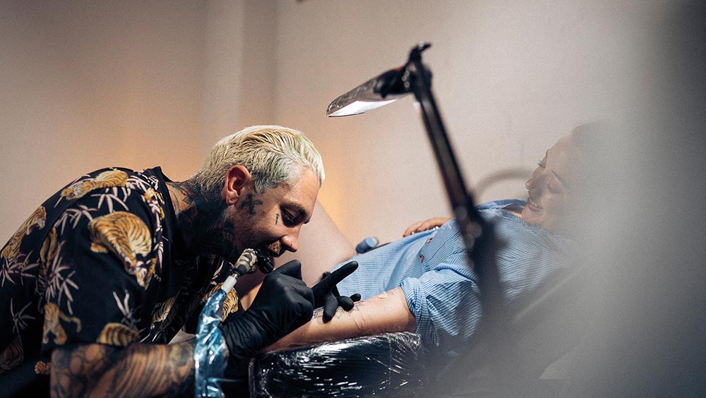 Image - Fotoausstellung über Selbstverletzungen und die Heilkraft von Tattoos