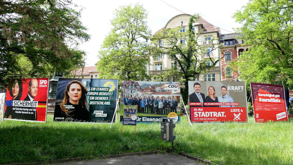 Wahlplakate der Parteien zur bevorstehenden Europawahl am 9. Juni