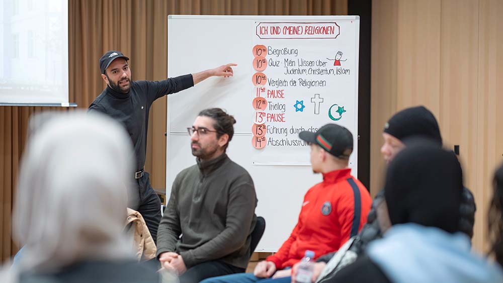 Beim Workshop des Jüdischen Museums lernen die Teilnehmenden mehr über ihre und andere Religionen