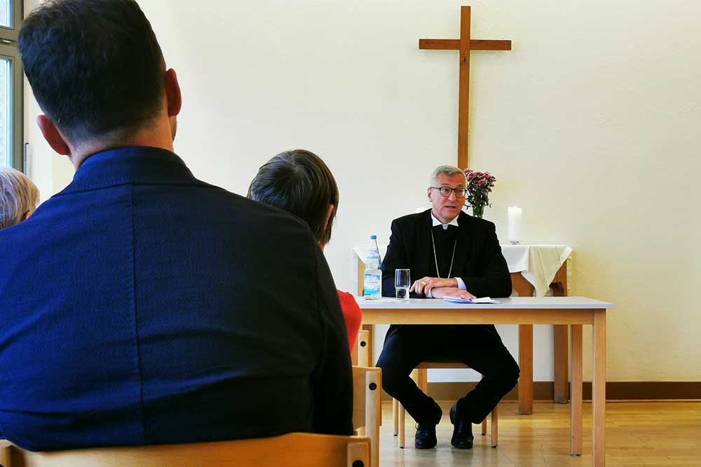 Militärbischof Bernhard Felmberg war in demmin zu Gast. Er sprach über die Militärseelsorge und wie sich Christinnen und Christen derzeit positionieren können.