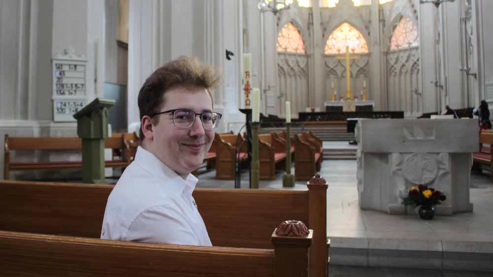 Lukas Dominik Kretschmer vom "Aktionsbündnis Queer in Greifswald" organisiert den queeren Gottesdienst am 26. Mai, 10 Uhr, im Greifswalder Dom.