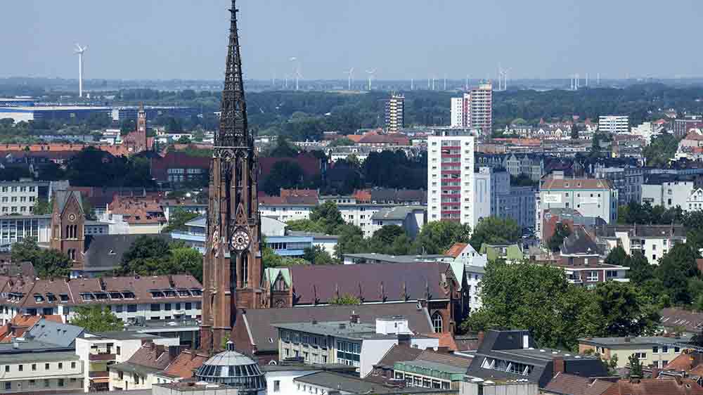 In der Bremerhavener Bürgermeister-Smidt-Gedächtniskirche können im Sommer Blumen abgegeben werden