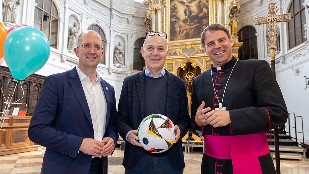 Image - Ökumenischer Gottesdienst wirbt für friedliche Fußball-EM