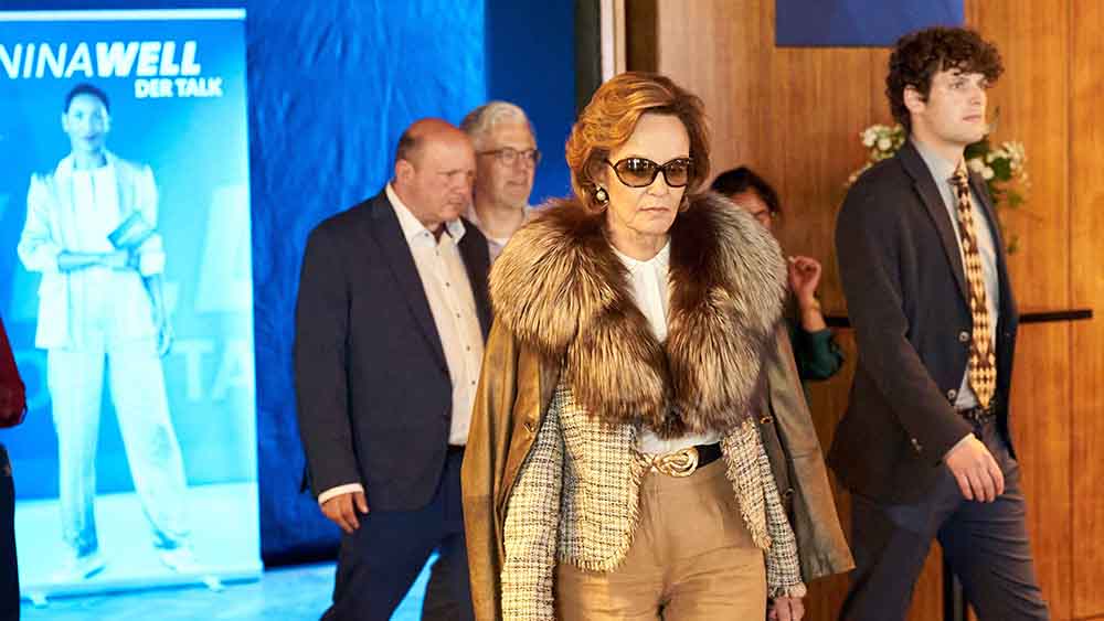 Herta Zickler (Ulrike Kriener) zieht als Grande Dame der Lobbywelt in Berlin die Fäden