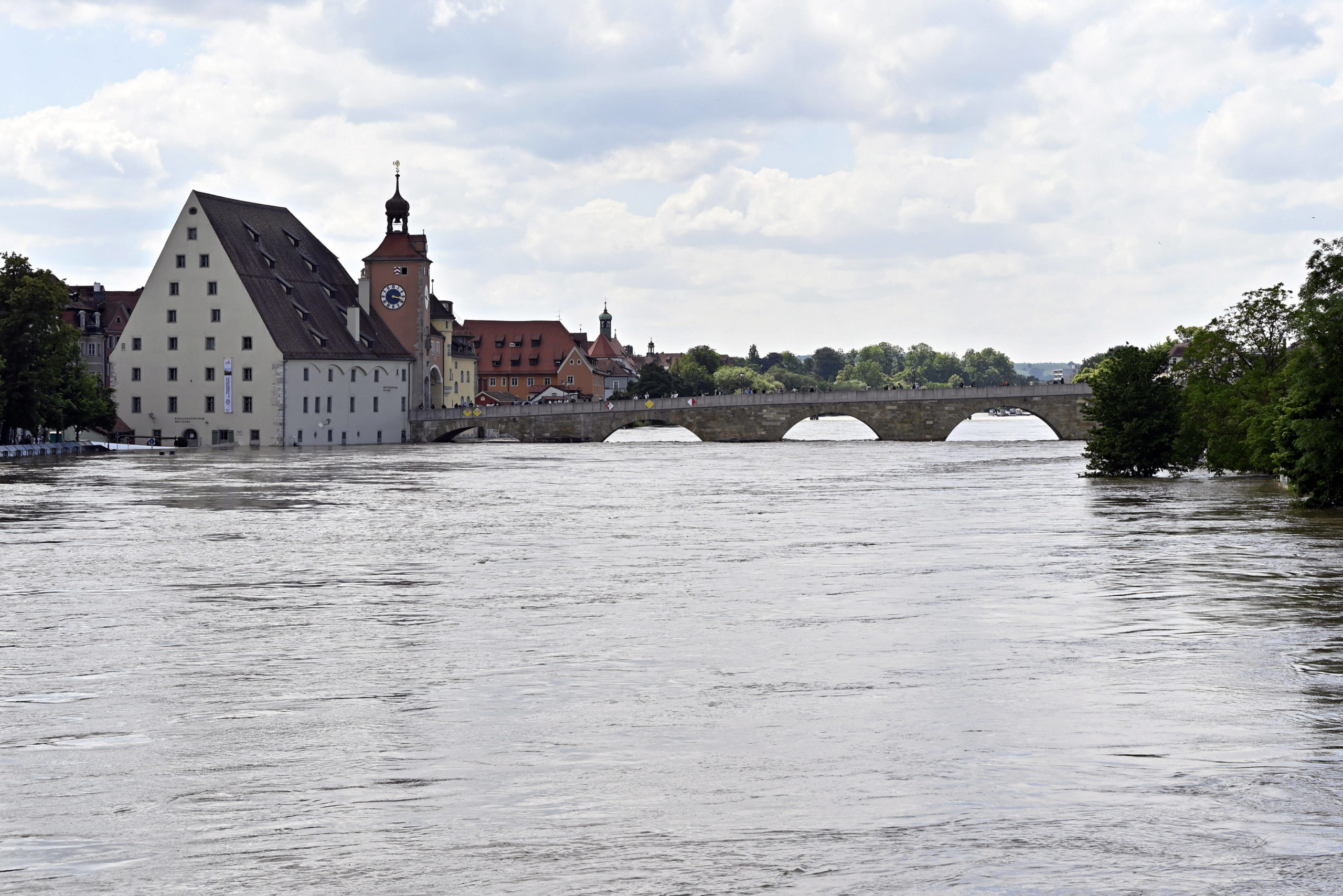 In Regensburg rief die Stadt wegen des Hochwassers den Katastrophenfall aus