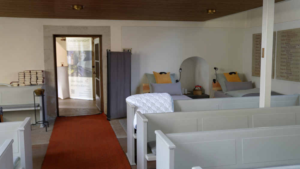 Auch im Innenraum der Kirche der Markus-Gemeinde können Gäste übernachten