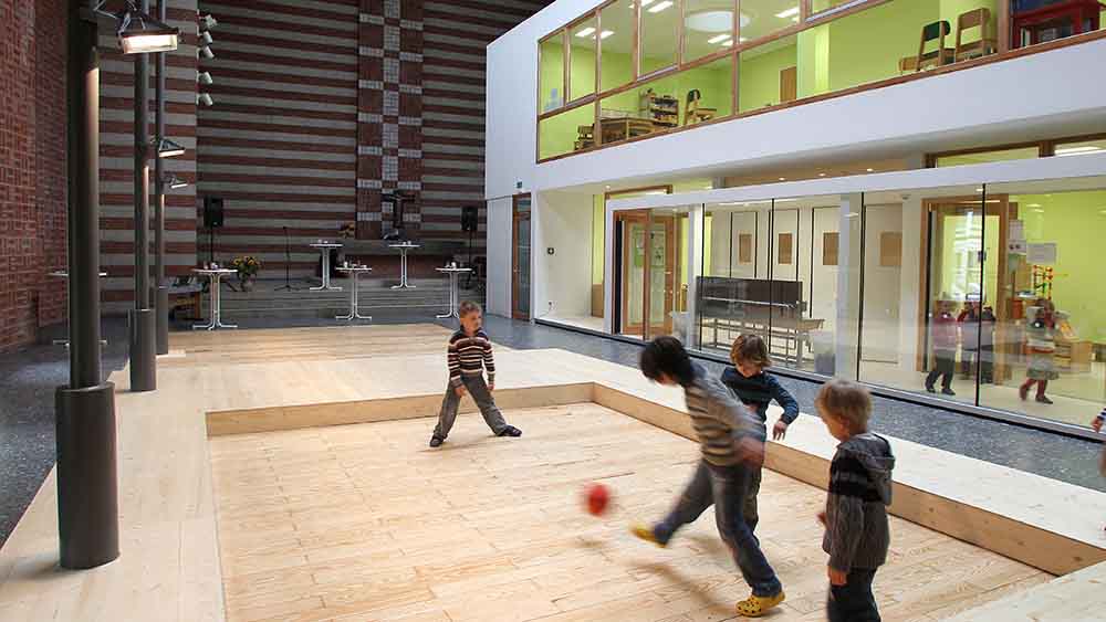 In der entwidmeten Hamburger Bethelehemkirche spielen jetzt Kinder Fußball – in ihrer Kita