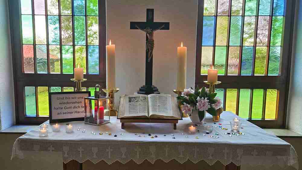 Lichter, Wünsche und Gebete für Arian: Anfangs gab es noch Hoffnung, dass der Junge lebt