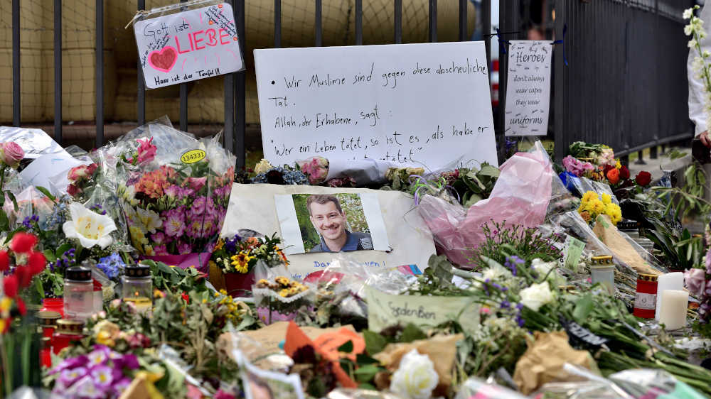 Gedenken an den getöteten Polizisten Rouven Der Mannheimer Marktplatz