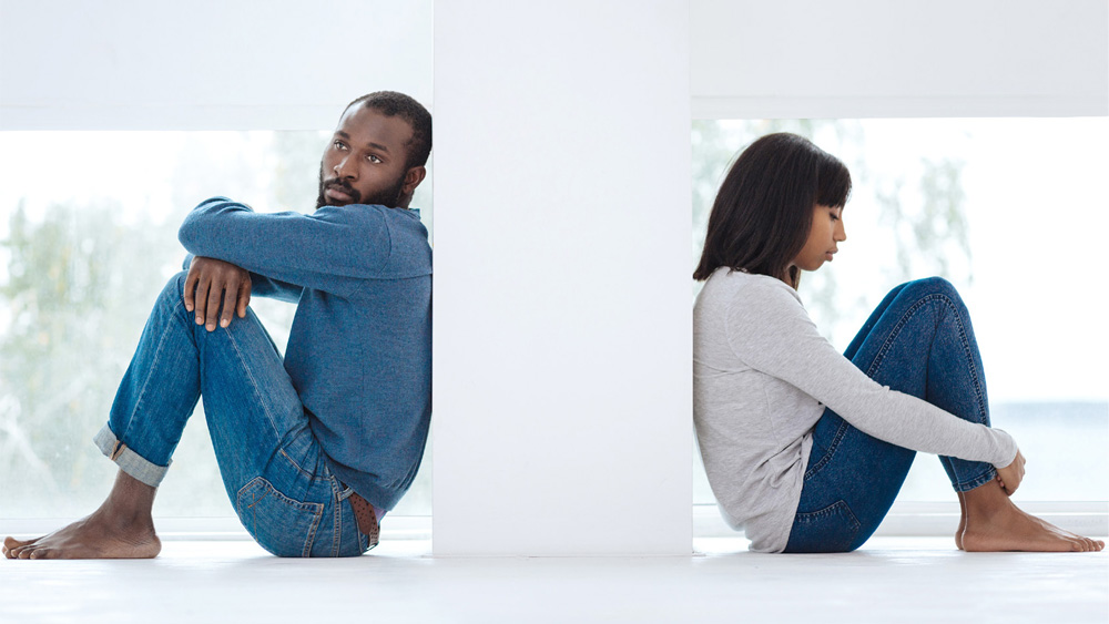 Wenn Schuld und Vorwürfe eine Beziehung beherrschen, wachsen die trennenden Wände immer höher