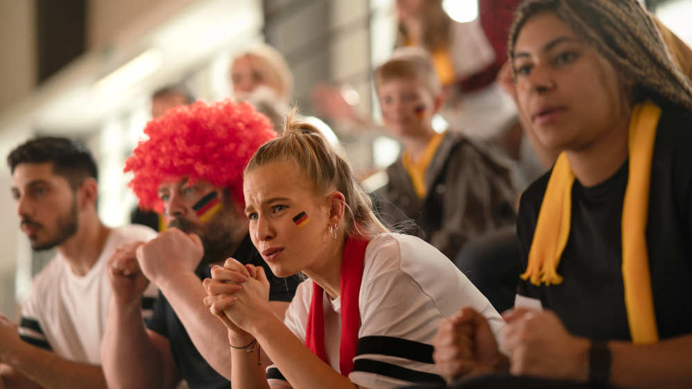 Image - Frau Bischöfin, dürfen wir für den Halbfinaleinzug beten?