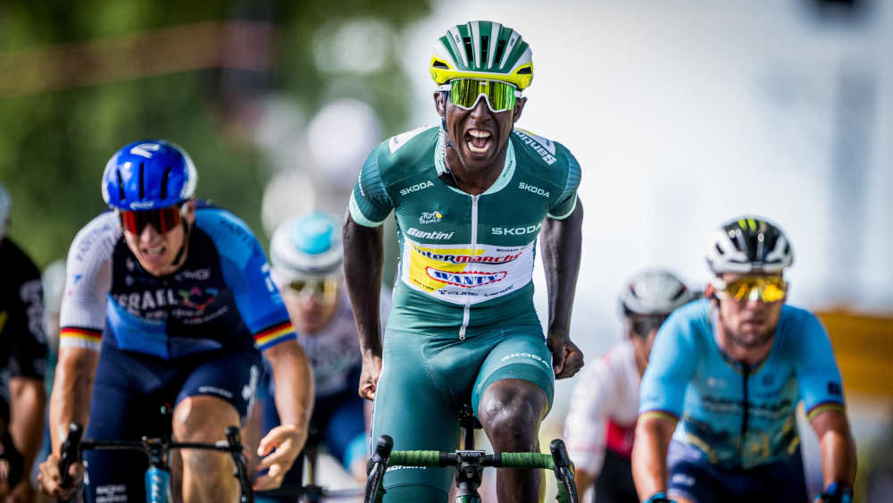 Der Eritreer Biniam Girmay feiert aktuell Erfolge auf Etappen der Tour de France