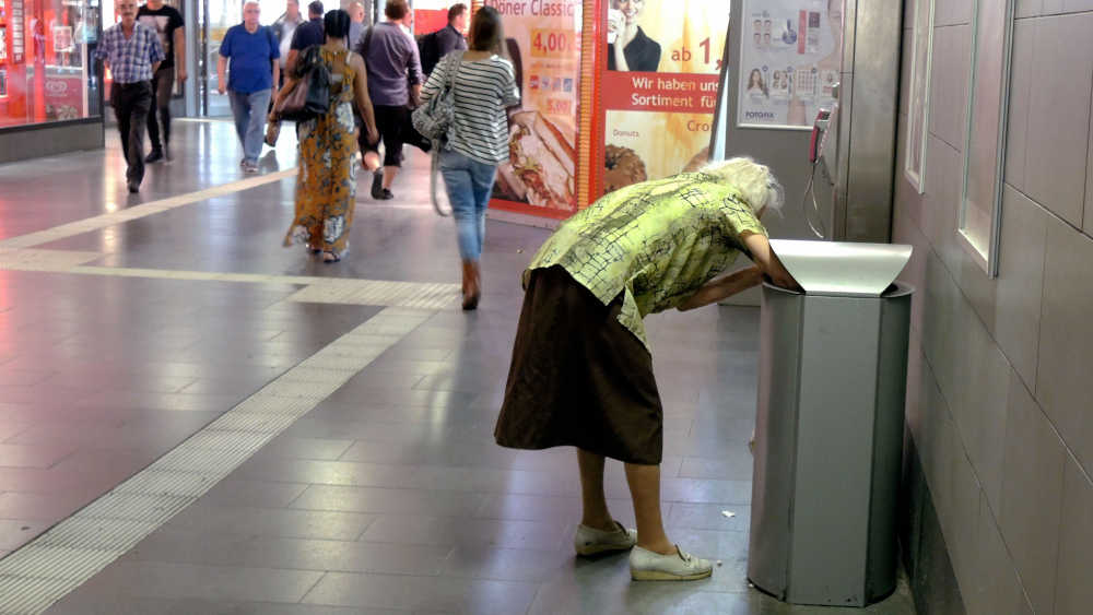 Image - Suche nach 25 Cent: Mehr Menschen sammeln Pfandflaschen