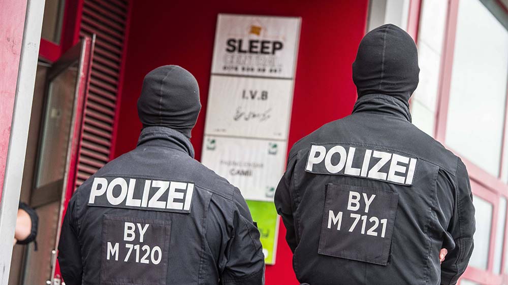 Innenministerium verbietet "Islamisches Zentrum Hamburg": Durchsuchungen gab es unter anderem in Bayern