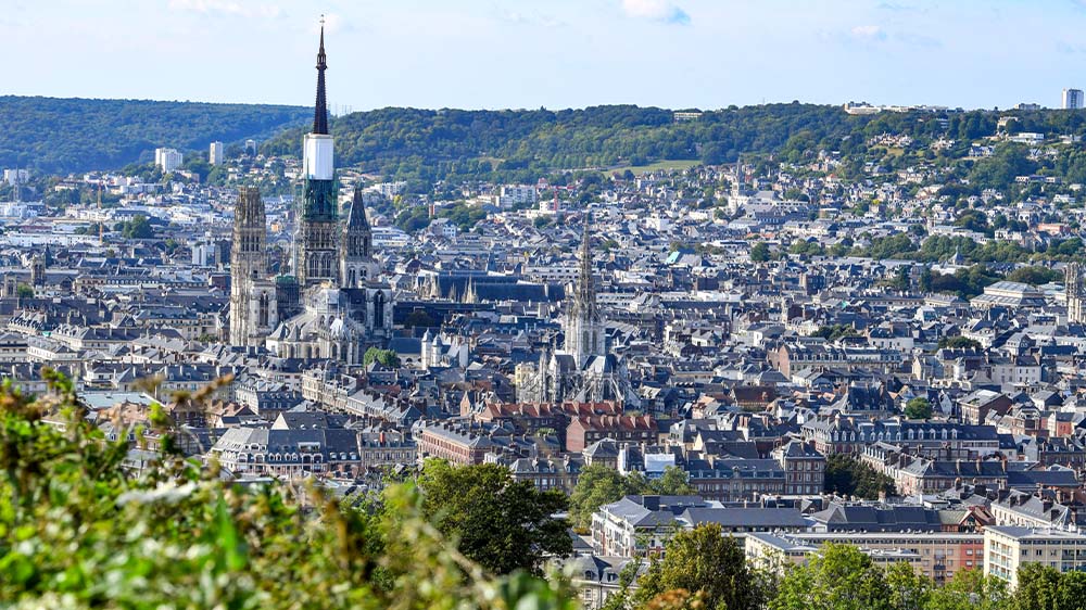 Die Kathedrale von Rouen zählt zu den bedeutenden Kirchenbauten Frankreichs im gotischen Stil