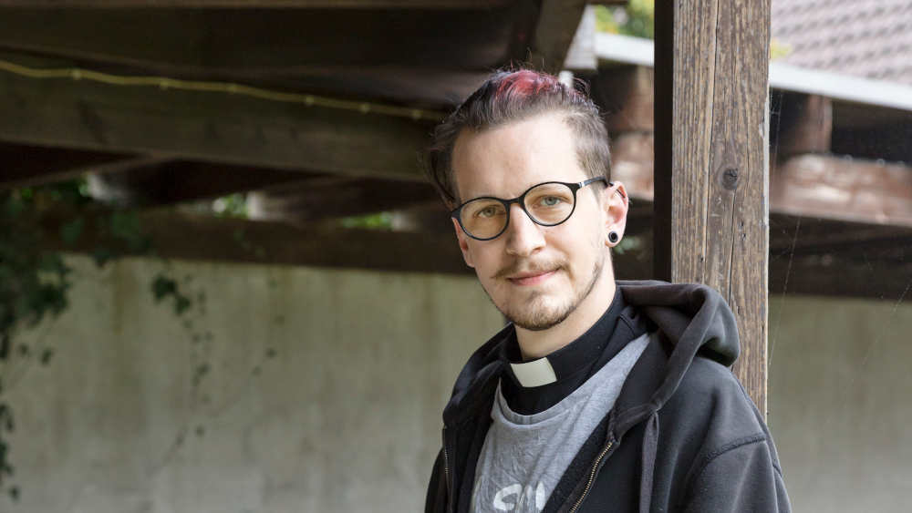 Pastor Max Bode spricht über die Gefühlslage von jungen Leuten auf Musikfestivals