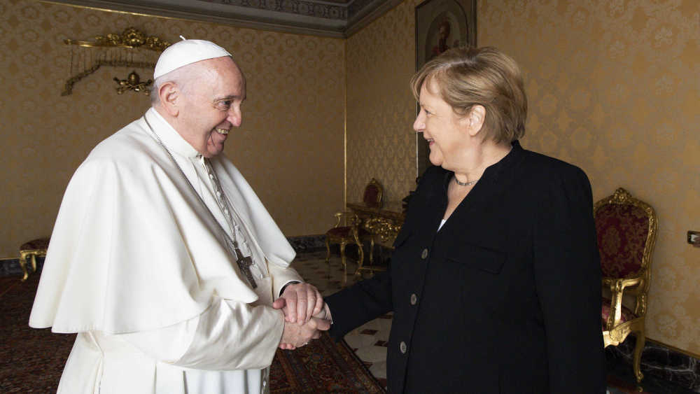 Als Bundeskanzlerin habe sie den Papst damals kurz vor dem G20-Gipfel in Hamburg getroffen, so die CDU-Politikerin in ihrer Autobiographie