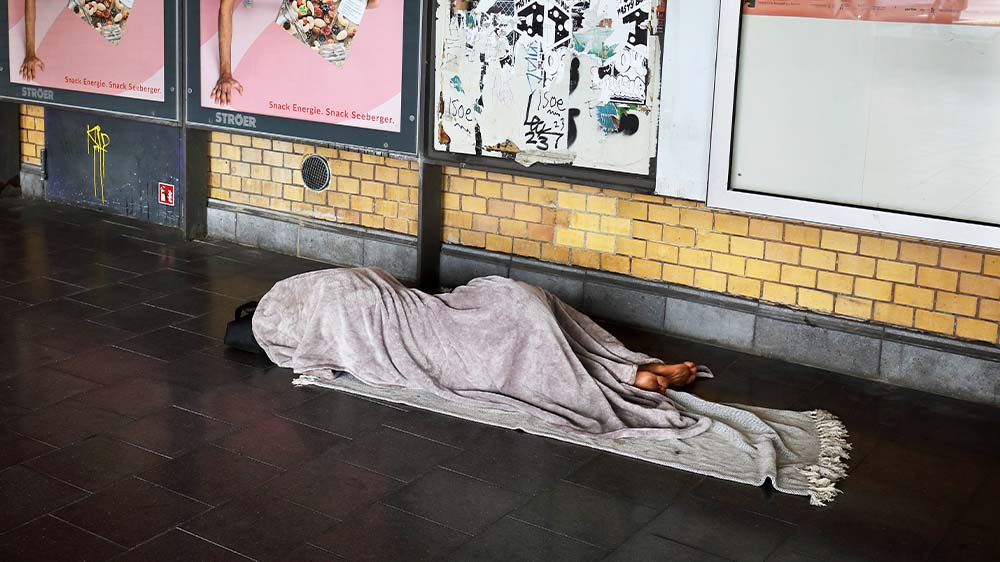 Obdachlose Menschen sind Hitze oftmals schutzlos ausgeliefert