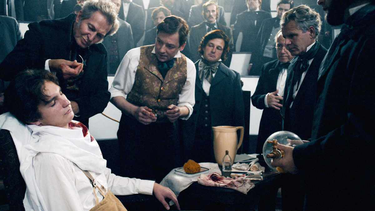 Die erste Operation mit Äthernarkose wurde 1846 in Boston von William Thomas Morton durchgeführt