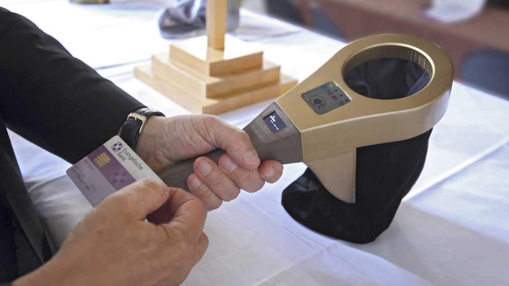 Digitale Klingelbeutel kommen in immer mehr Kirchengemeinden zum Einsatz