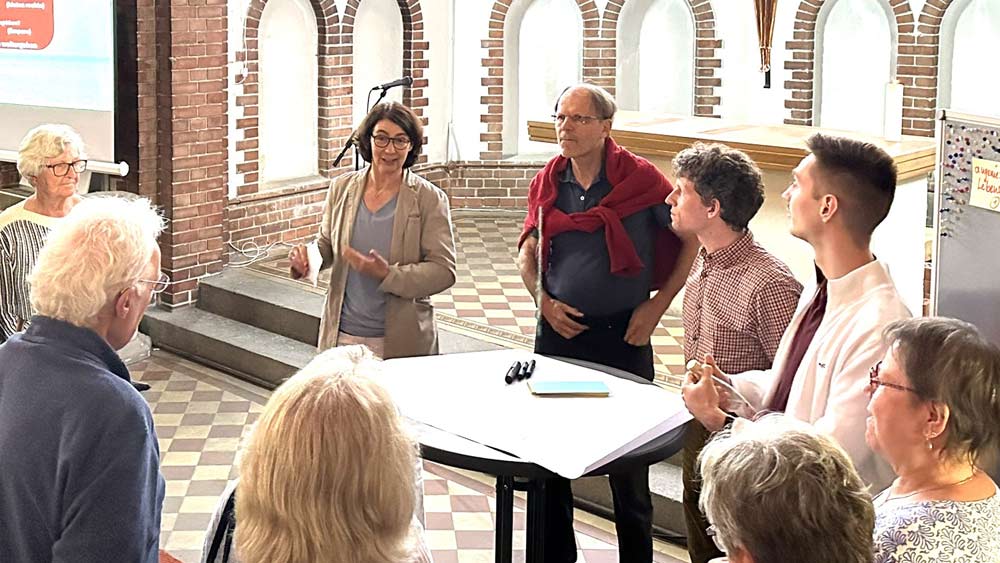 An der ersten Station bei der Klimatour im Johannisforum mit Pröpstin Christina-Maria Bammel ging es um einen nachhaltigen Lebensstil