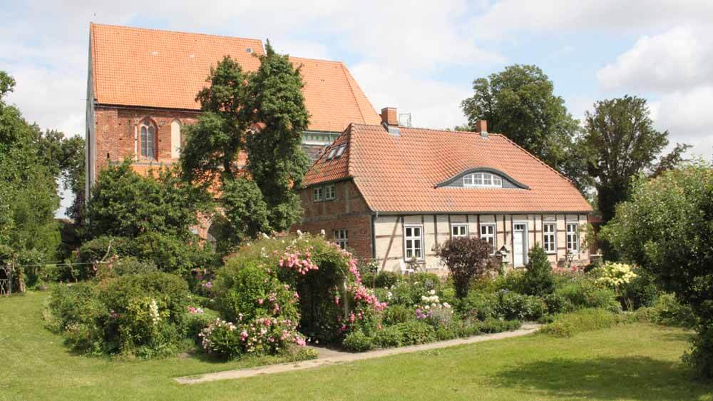 Der alte Pfarrgarten von Starkow liegt jetzt auf dem neuen Pilgerweg, den Greifenweg.