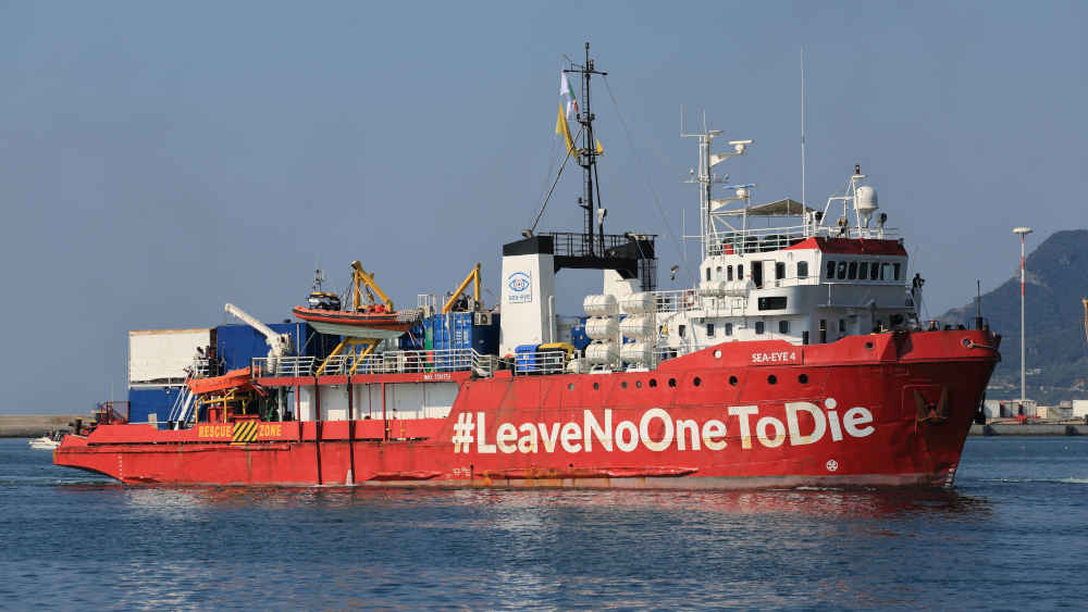 Das Rettungsschiff "Sea Eye 4" im Mittelmeer (Archivbild)