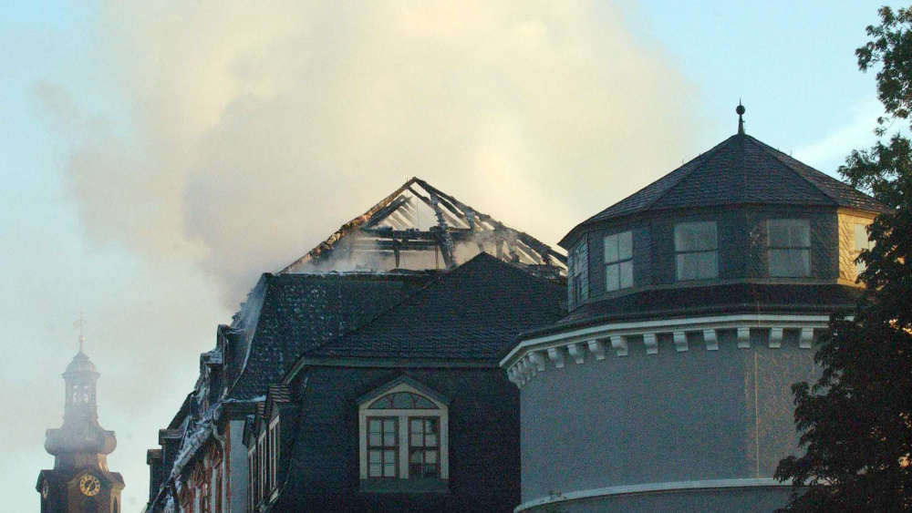 Der Dachstuhl der Herzogin-Anna-Amalia-Bibliothek in Weimar, nachdem er am 2.9.04 durch einen Großbrand zerstört wurde