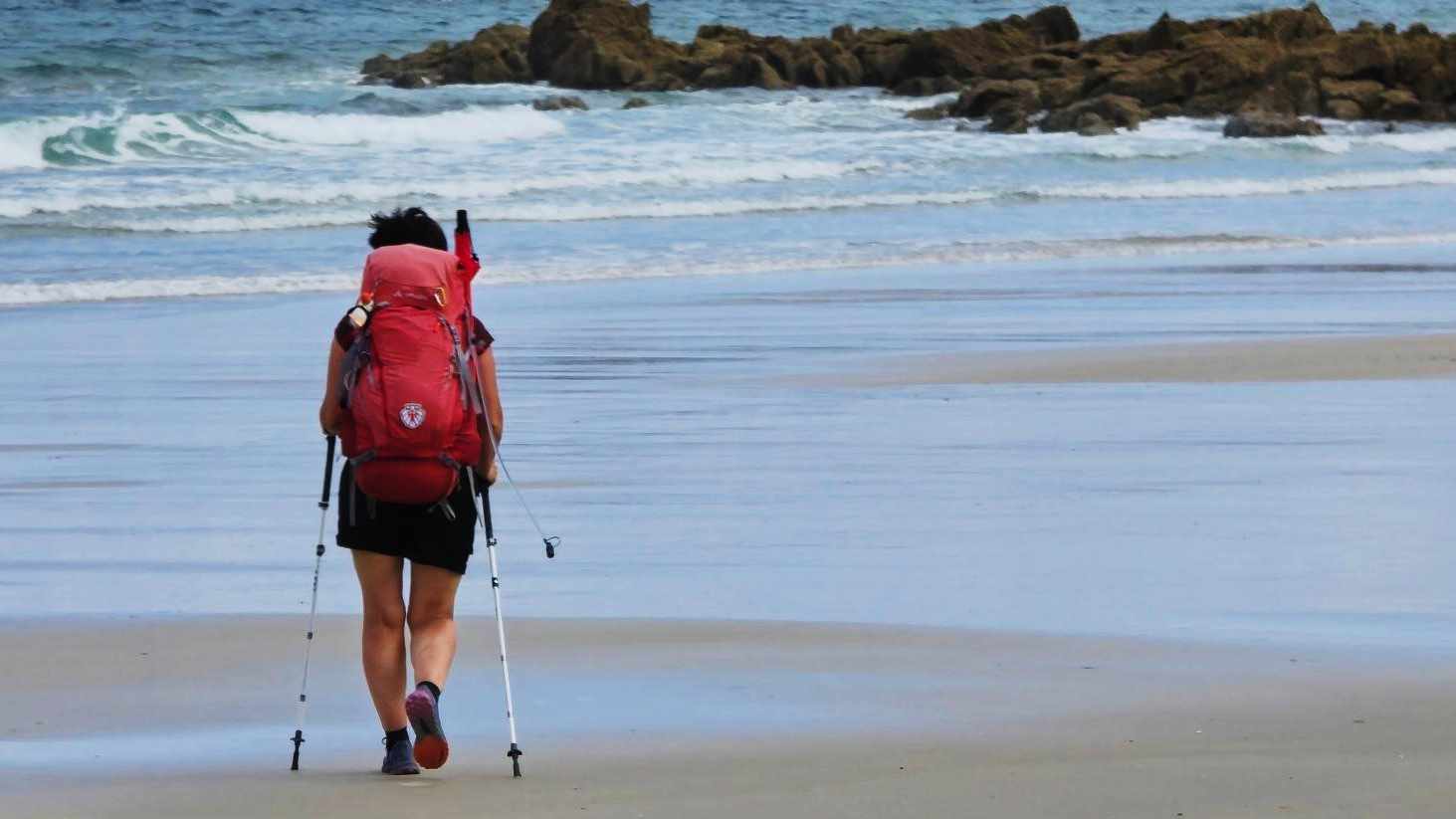 Image - Mit Rucksack und Wanderschuhen: Pilgern ins Ungewisse