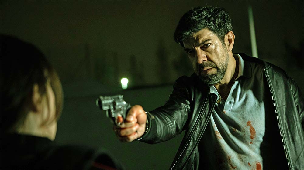 In seiner letzten Nacht vor dem Ruhestand muss Franco Amore (Pierfrancesco Favino) alle Register ziehen, um nach einem illegalen Deal mit tödlichem Ausgang noch den Kopf aus der Schlinge zu ziehen