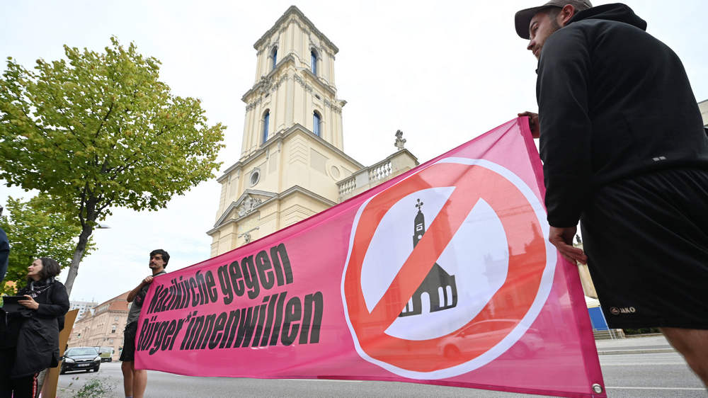 Gegen die Eröffnung des Garnisonkirchturms gibt es Proteste