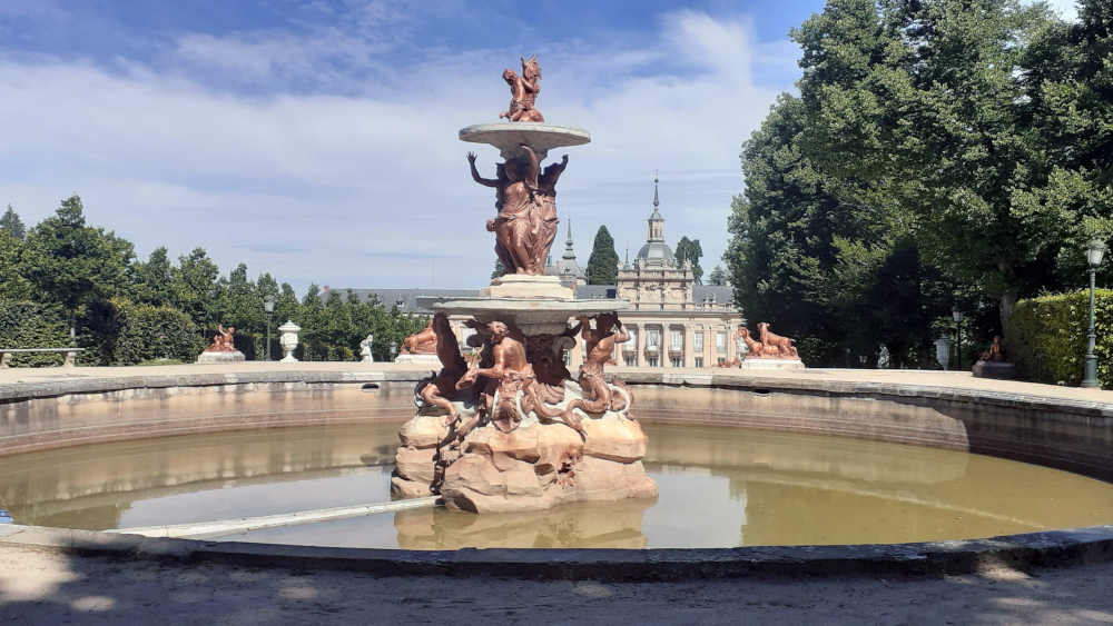 Derzeit eher wasserarm: die Brunnen in den Gartenanlagen des Königspalasts von La Granja de San Ildefonso in der Provinz Segovia 