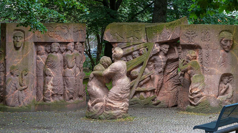 Image - Rosenstraßen-Denkmal antisemitisch beschmiert