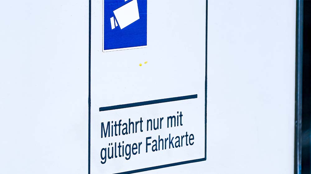 Schwarzfahren kann teuer werden und wer nicht zahlen kann, dem droht Gefängnis