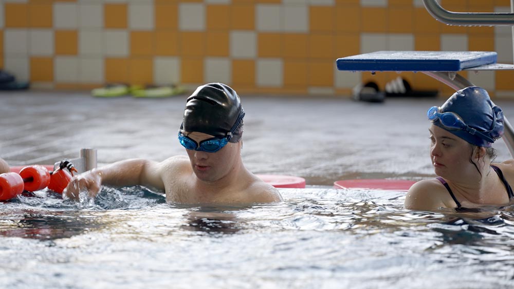 Andree John (li.) krault am liebsten durchs Becken